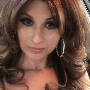 Meet your Posher, Elaine